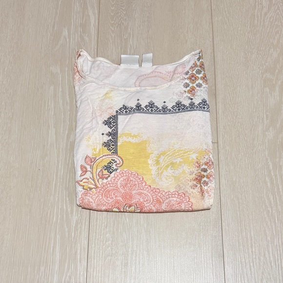 3/$10 Chico's Floral Short Sleeve Top in Cream and Pink - Picture 2 of 8